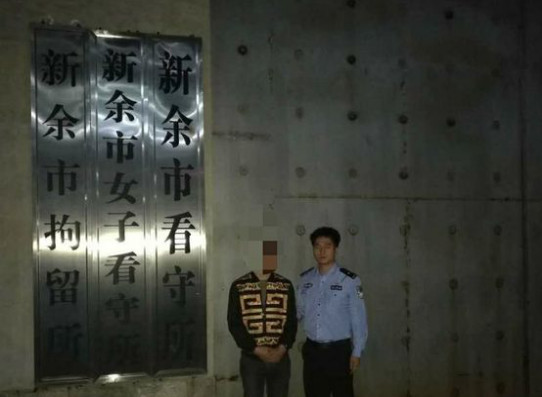 1、2017-10-24公司天網(wǎng)監(jiān)控中心配合民警抓獲犯罪嫌疑人430.jpg